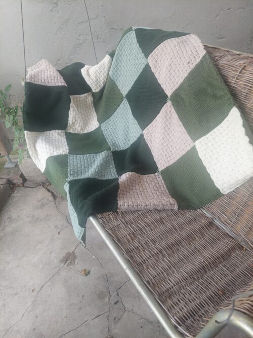 Modell 7-2025: Decke/Teppich mit Quadraten